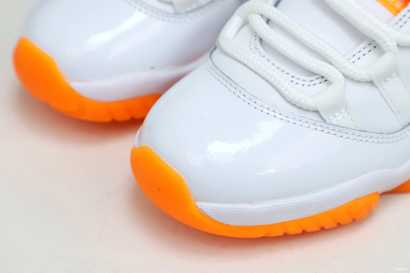 RETRO WMNS LOW 11 JORDAN CITRUS' AIR 'BRIGHT 0810